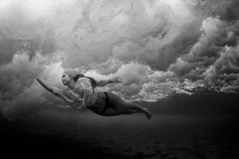 Illustration for article titled The beautiful and surreal sensuality of Sarah Lee's underwater photos